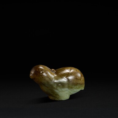 View full screen - View 1 of Lot 341. A jade 'bird' staff finial, Song dynasty or earlier | 宋或更早 青玉鳩首.