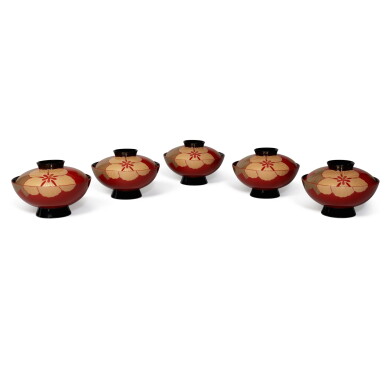 View full screen - View 1 of Lot 1662. A set of five Japanese lacquer bowls and covers, Showa period, 20th century.