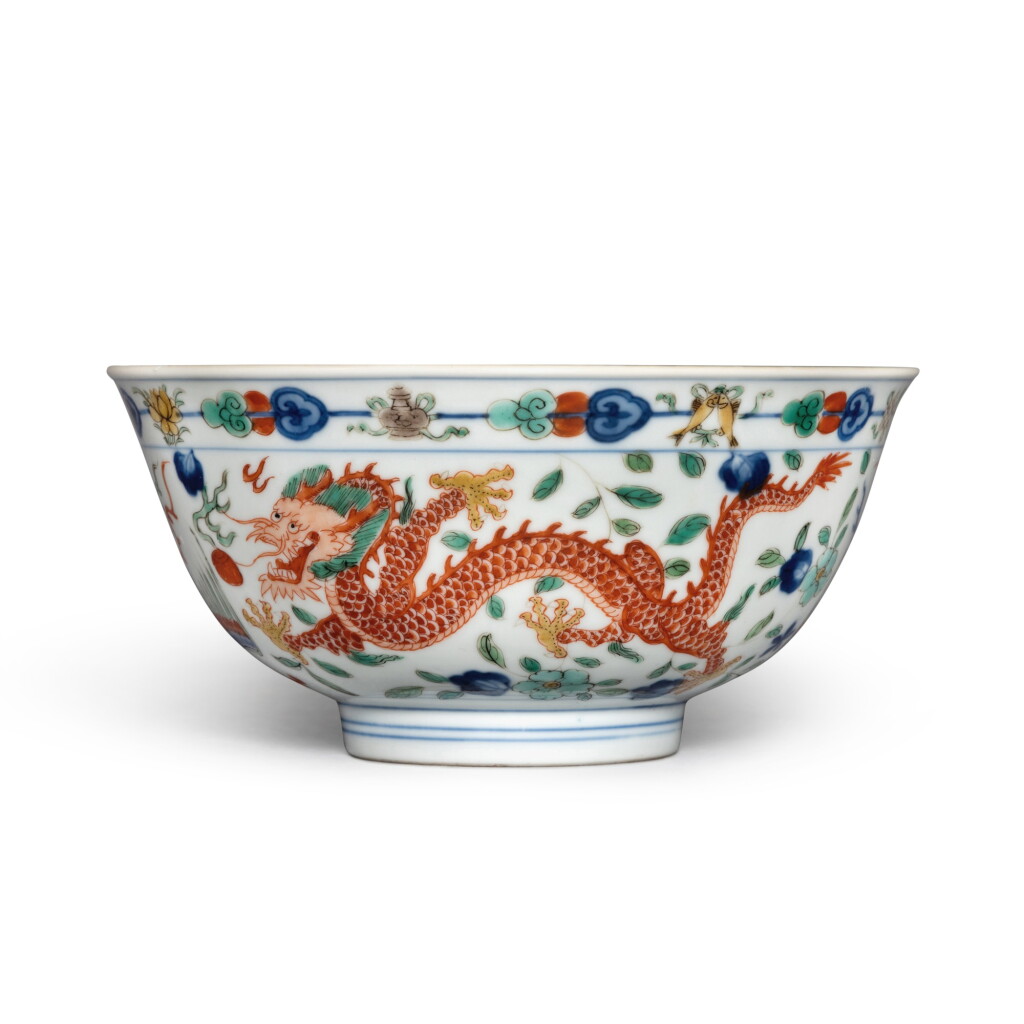 View full screen - View 1 of Lot 120. A wucai 'dragon and phoenix' bowl, Seal mark and period of Qianlong | 清乾隆 五彩龍鳳呈祥紋盌 《大清乾隆年製》款.