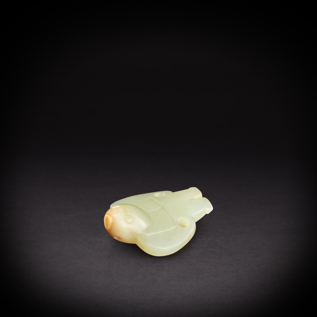 View full screen - View 1 of Lot 3499. A pale celadon jade 'bird' pendant, Western Zhou dynasty | 西周 青白玉鳥形飾.