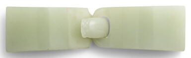 View full screen - View 1 of Lot 303. A WHITE JADE BELT BUCKLE QING DYNASTY, 18TH CENTURY | 清十八世紀 白玉帶扣.