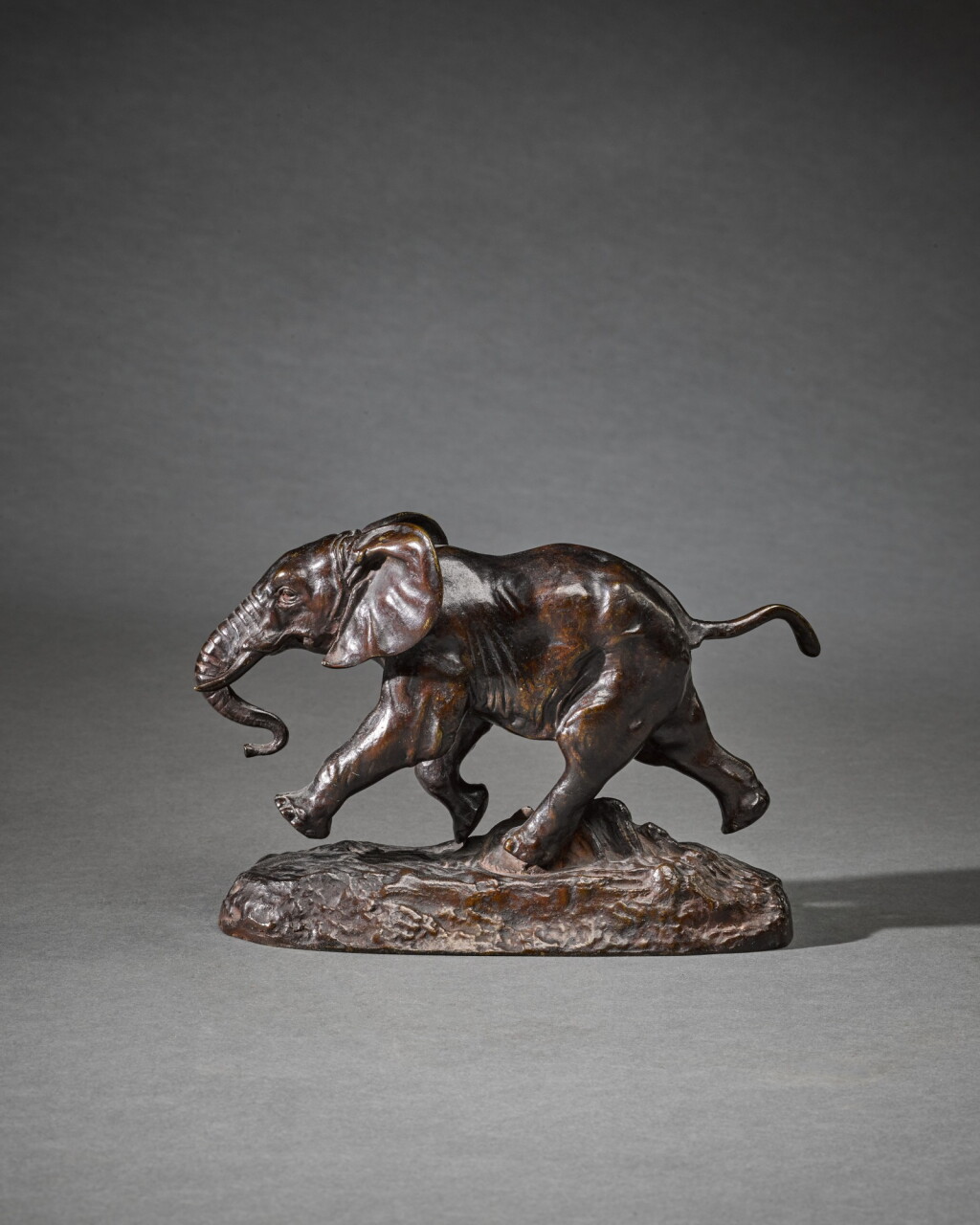 Voir en plein écran - Voir 1 du lot 90. Éléphant du Sénégal (Elephant of Senegal).