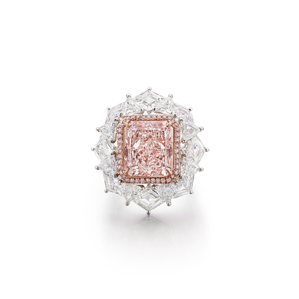 View full screen - View 1 of Lot 262. Faint Pink Diamond and Diamond Ring | 8.88克拉 微粉紅色 內部無瑕 鑽石 配 鑽石 戒指.