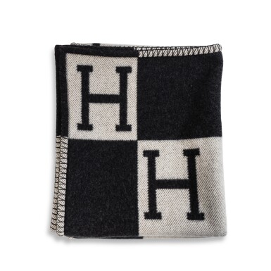 HERMES - Plaid modèle Avalon en laine et cachemire dans les tons gris, taupe… - Boisgirard Antonini HERMES - Plaid modèle Avalon en laine et cachemire dans les tons gris, taupe… - Boisgirard Antonini
