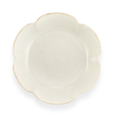 View full screen - View 1 of Lot 367. A SMALL DINGYAO LOBED DISH NORTHERN SONG DYNASTY | 北宋 定窰白釉梅式盤.