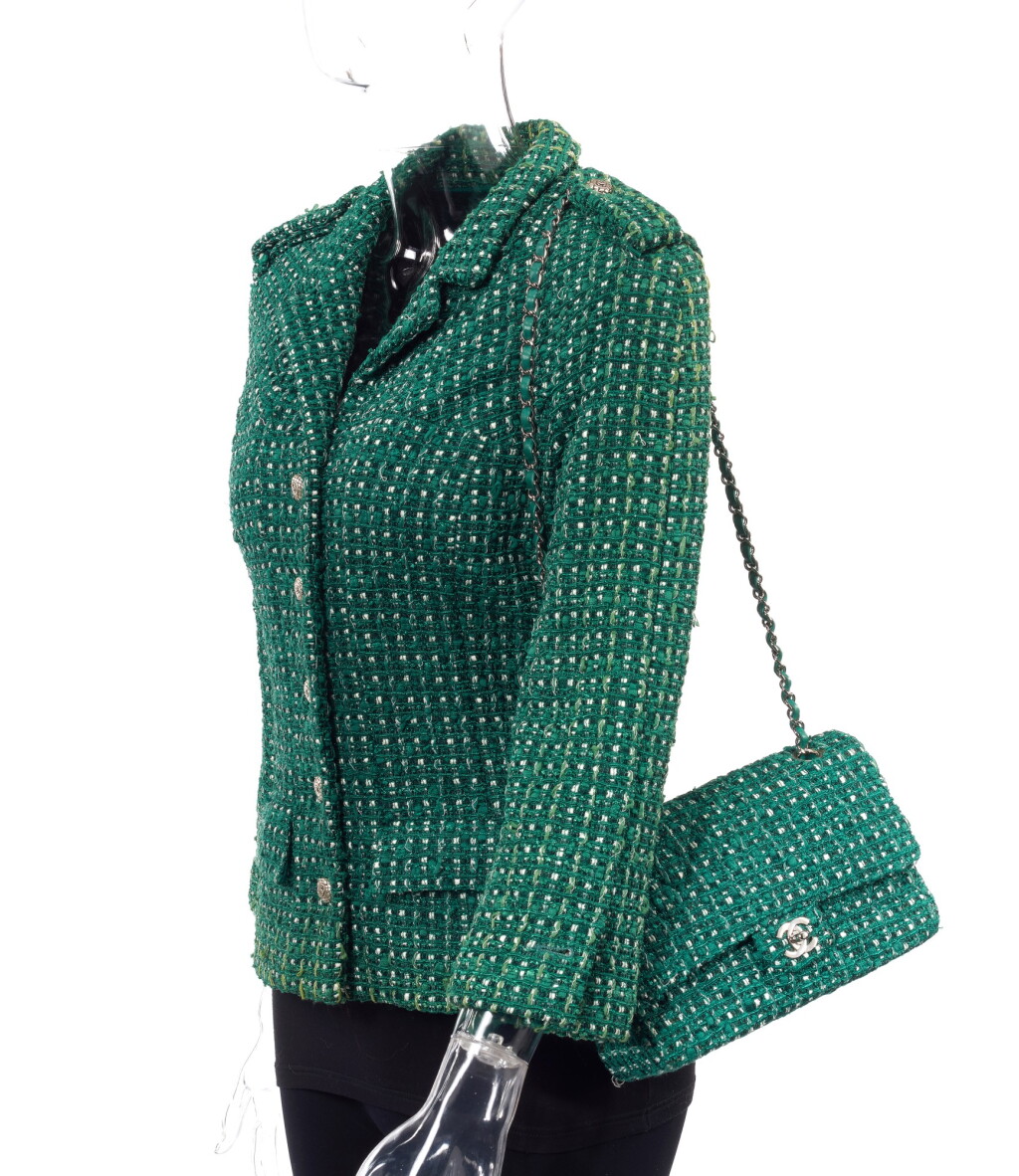 View full screen - View 1 of Lot 85. GREEN AND WHITE TWEED JACKET AND MATCHING TWEED AND LEATHER CLASSIC SHOULDER BAG, CHANEL.