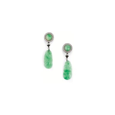 View full screen - View 1 of Lot 211. PAIRE DE BOUCLES D'OREILLE JADE JADEITE, ONYX ET DIAMANTS | PAIR OF JADEITE, ONYX AND DIAMOND EARRINGS.