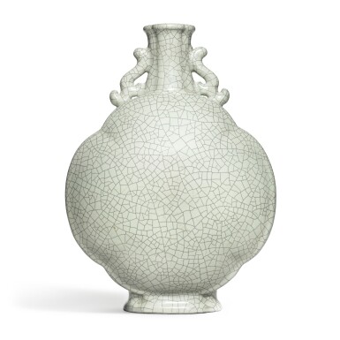 View full screen - View 1 of Lot 17. A large Ge-type moonflask, Seal mark and period of Yongzheng | 清雍正 仿哥釉海棠式抱月瓶 《大清雍正年製》款.