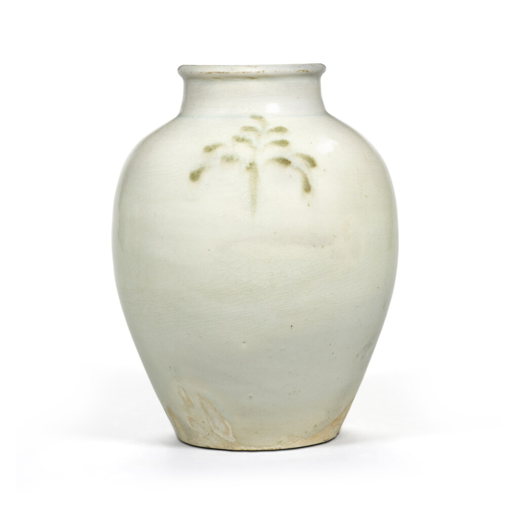 View full screen - View 1 of Lot 63. A very rare white-glazed and iron-green decorated 'floral' jar, Five Dynasties | 五代 白釉點彩罐.
