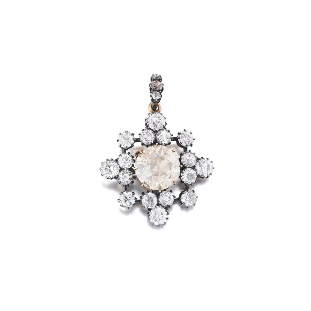 View full screen - View 1 of Lot 7. Pendentif diamant brun et diamants | Brown diamond and diamond pendant.