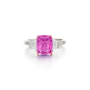 View full screen - View 1 of Lot 252. Bague saphir rose et diamants | Pink sapphire and diamond ring.