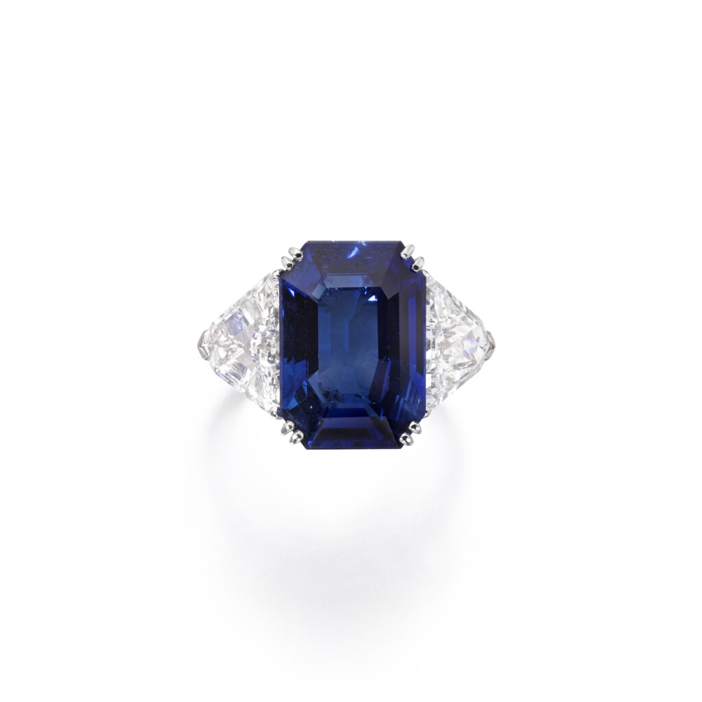 View full screen - View 1 of Lot 225. Sapphire and diamond ring | 藍寶石配鑽石戒指.