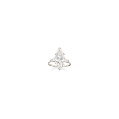 View full screen - View 1 of Lot 260. DIAMOND RING, HARRY WINSTON.