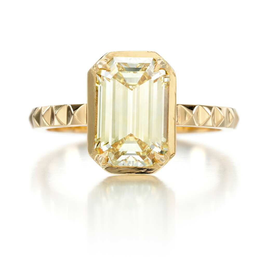 View full screen - View 1 of Lot 92. DIAMOND RING .