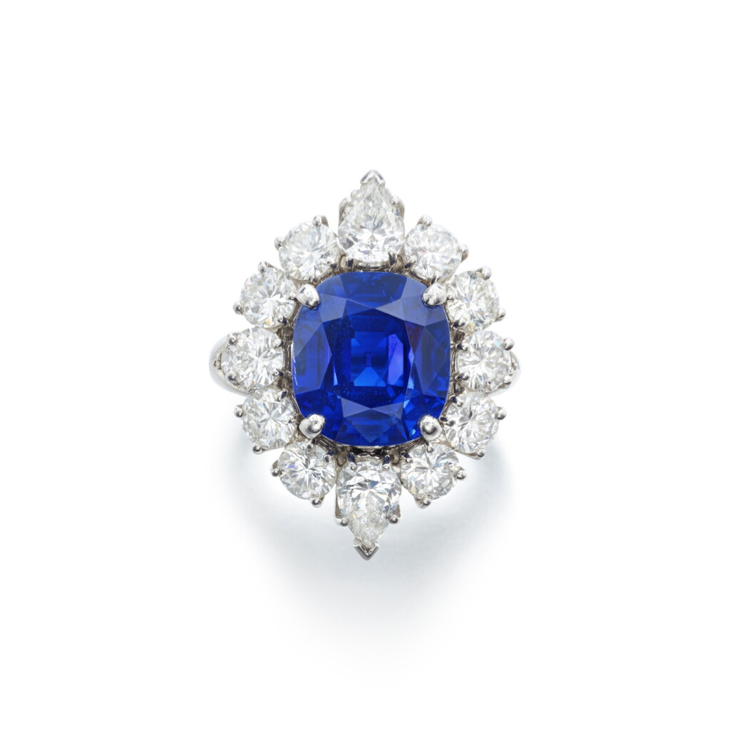 View full screen - View 1 of Lot 592. Superb Sapphire and Diamond Ring/Pendant Combination 梵克雅寶 | 7.69克拉 天然 「克什米爾皇家藍」未經加熱藍寶石 配 鑽石 戒指/吊墜.