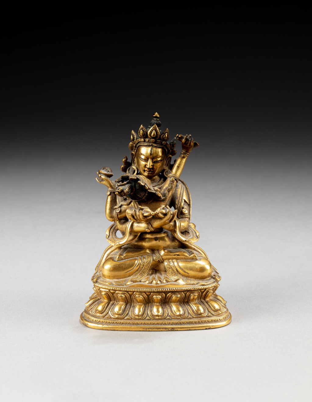 View full screen - View 1 of Lot 136. A fine gilt-bronze figure of Vajradhara and Samantabhadri Qing dynasty, 18th century | 清十八世紀 鎏金銅金剛總持、普賢王佛母雙身歡喜佛.