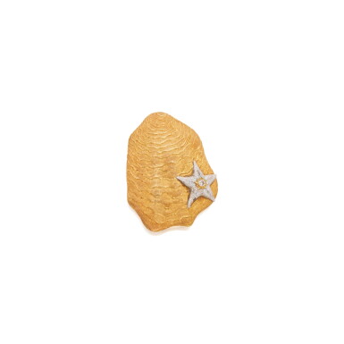 View full screen - View 1 of Lot 177. TWO-COLOR GOLD AND COLORED DIAMOND COMPACT, BUCCELLATI.