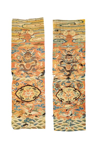 View full screen - View 1 of Lot 117. Two rare kesi 'dragon' chair's covers Late Ming - early Qing dynasty, 17th century | 明末至清初 十七世紀 緙絲四爪龍紋掛屏兩幀.