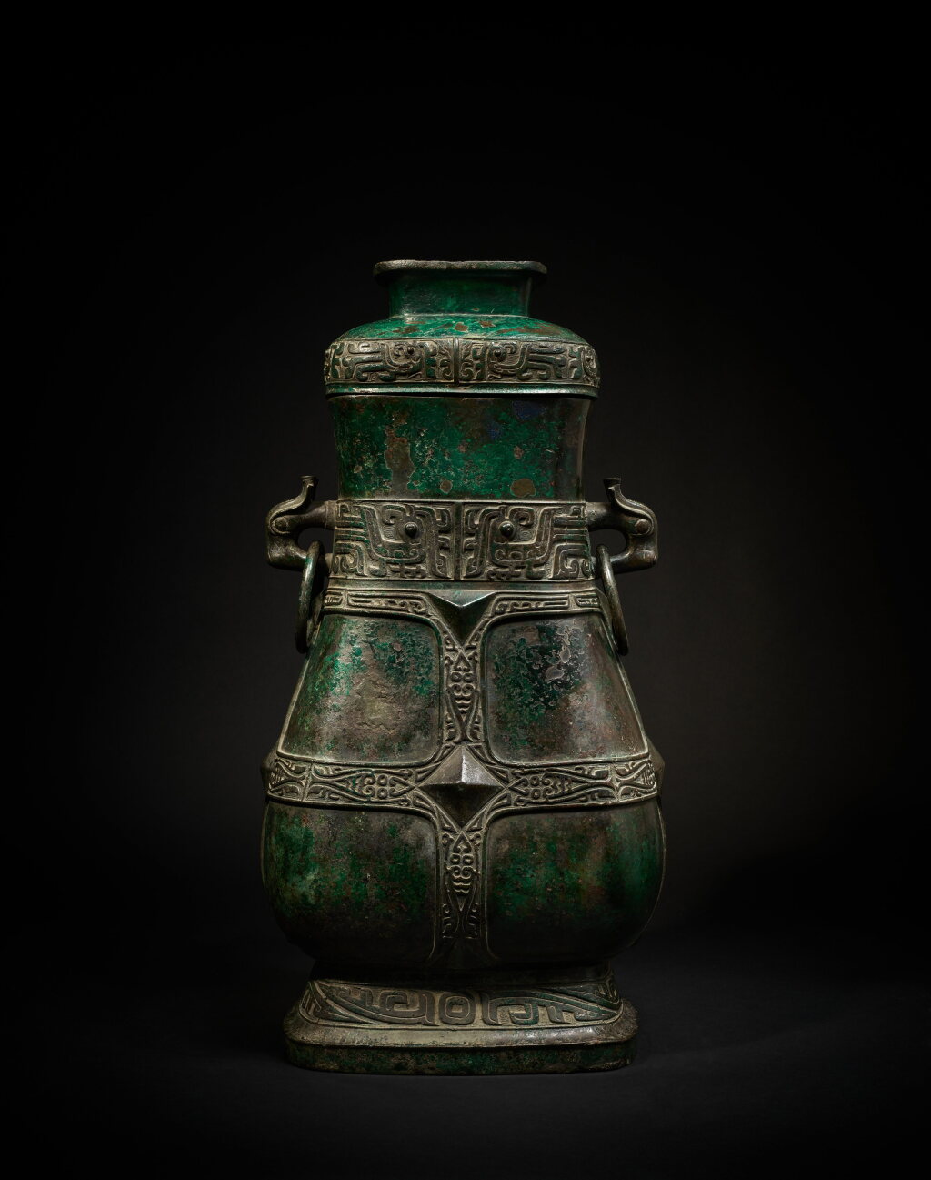 View full screen - View 1 of Lot 33. The Zhou Zha Hu, A magnificent and extremely important archaic bronze ritual wine vessel and cover, Middle Western Zhou dynasty, 10th - 9th century BC.