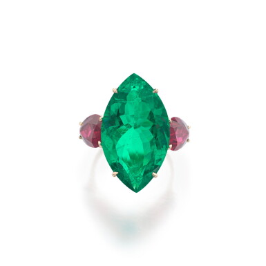 View full screen - View 1 of Lot 335. Emerald and ruby ring | 祖母綠配紅寶石戒指.