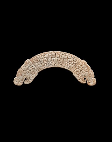 View full screen - View 1 of Lot 912. A calcified jade 'dragon' pendant, heng, Eastern Zhou dynasty, late Spring and Autumn period | 東周春秋晚期 龍紋玉珩.