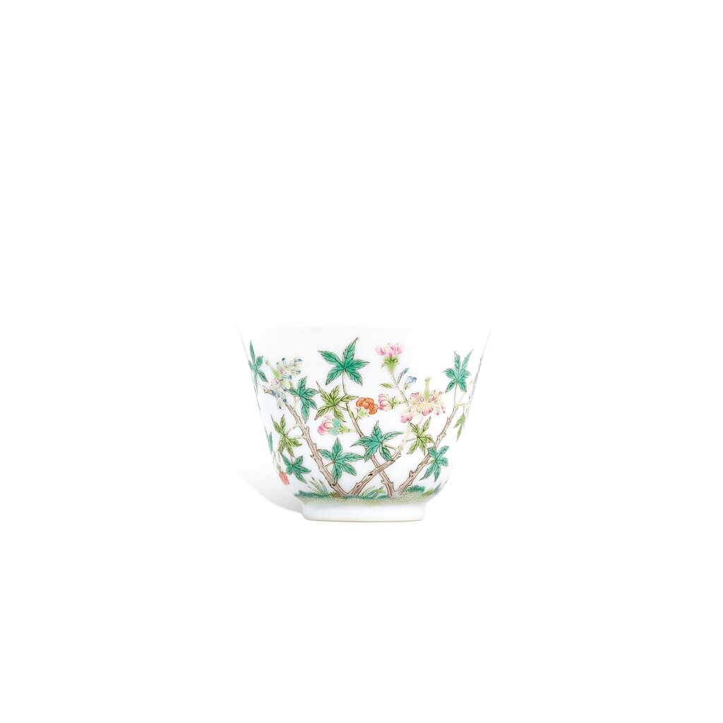 View full screen - View 1 of Lot 3371. A famille-rose 'flower' cup, Seal mark and period Daoguang | 清道光 粉彩花卉紋小盃 《大清道光年製》款.