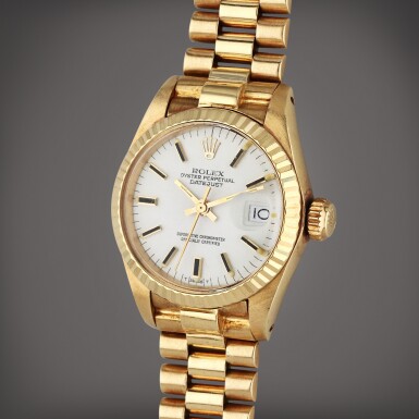 View full screen - View 1 of Lot 80. Reference 6917 Lady DateJust | A yellow gold automatic wristwatch with date and bracelet, Circa 1979.