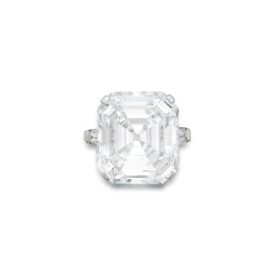 View full screen - View 1 of Lot 96. An Exquisite Diamond Ring.