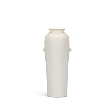 View full screen - View 1 of Lot 70. A 'Dehua' sleeve vase, Qing dynasty, 17th century | 清十七世紀 德化白瓷舖首耳筒瓶.