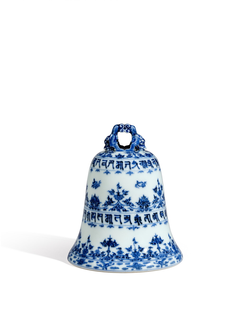 View full screen - View 1 of Lot 6045. A fine and very rare blue and white 'sanskrit' inscribed bell, Seal mark and period of Qianlong | 清乾隆 青花蓮紋梵文獸鈕鐘 《乾隆年製》款.