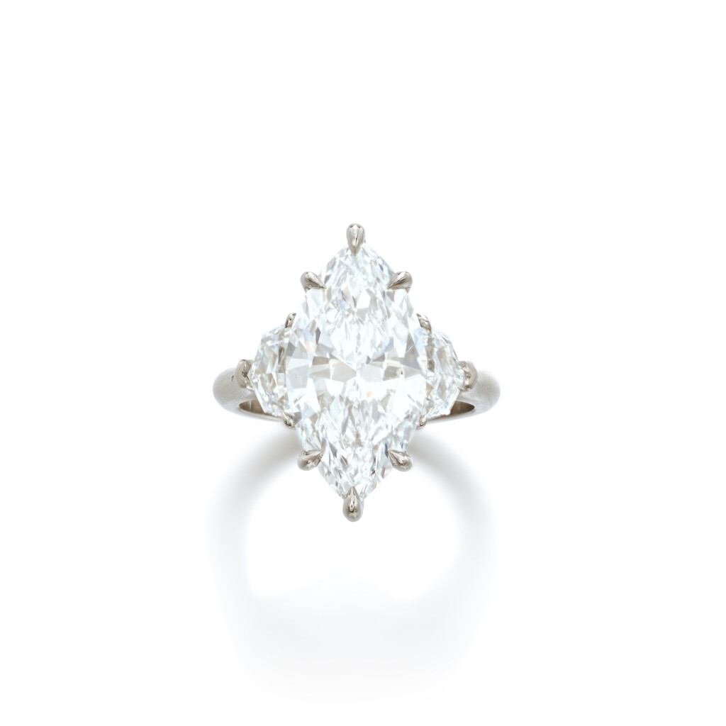 View full screen - View 1 of Lot 583. Diamond ring.