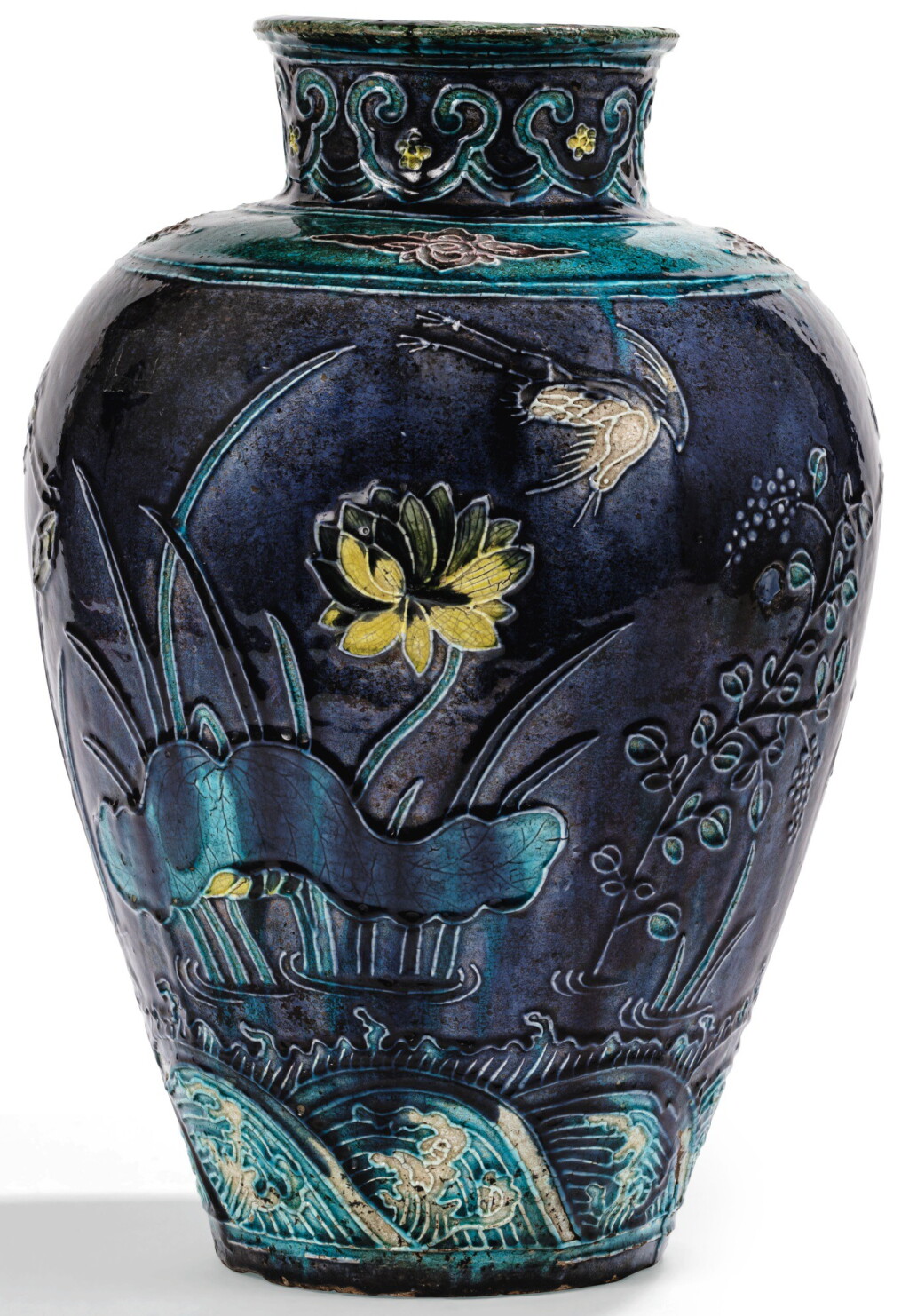 View full screen - View 1 of Lot 84. VASE BALUSTRE EN GRÈS FAHUA DYNASTIE MING | 明 琺華一路連科圖罐 | A Fahua baluster vase, Ming Dynasty.