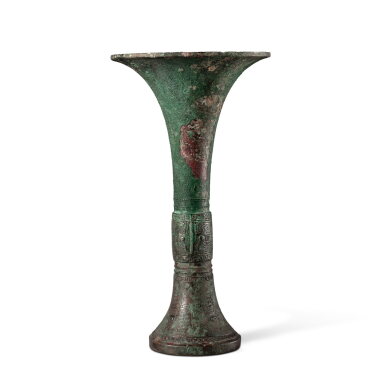 View full screen - View 1 of Lot 260. An inscribed archaic bronze ritual wine vessel (Gu), Late Shang dynasty | 商末 丩毌觚.