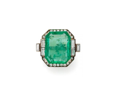 View full screen - View 1 of Lot 16. EMERALD AND DIAMOND RING (ANELLO CON SMERALDO E DIAMANTI) .