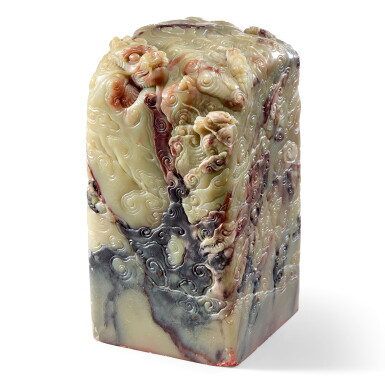 View full screen - View 1 of Lot 3617. A LARGE SOAPSTONE 'HESHUO BAO QINWANG BAO' 'DRAGON' SEAL QING DYNASTY, YONGZHENG PERIOD | 清雍正 壽山石雕雲龍紋鈕璽 印文:和碩寶親王寶.