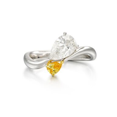 View full screen - View 1 of Lot 548. Diamond and Fancy Vivid Yellow-Orange Diamond Ring | 1.04克拉 梨形 F色 鑽石 配 艷彩黄橙色鑽石 戒指.