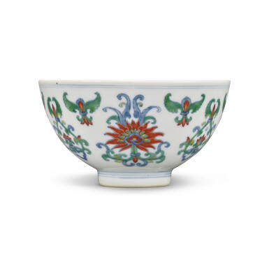 View full screen - View 1 of Lot 1095. A doucai 'lotus' bowl, 20th century | 二十世紀 鬥彩蓮紋盌 《大清雍正年製》仿款.