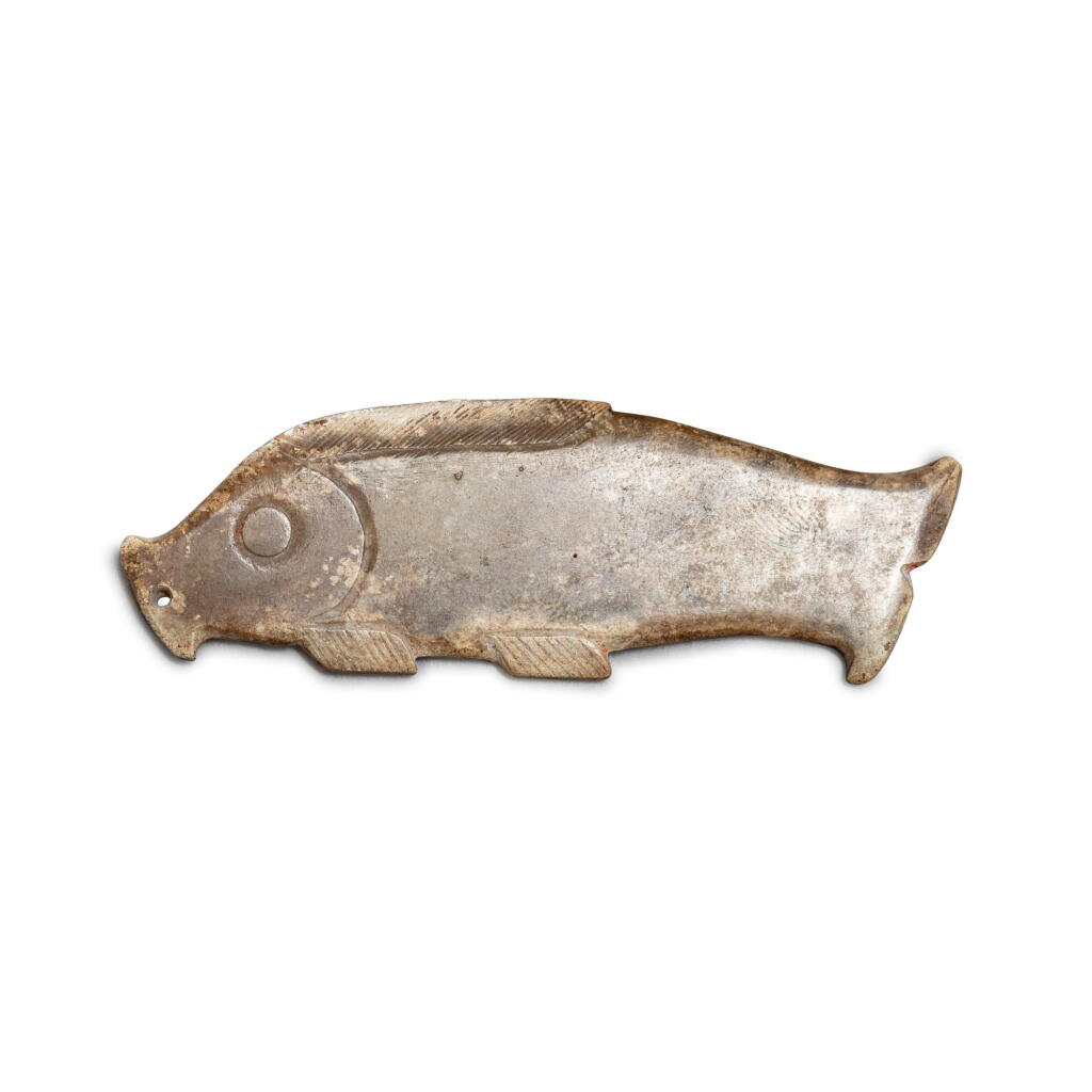View full screen - View 1 of Lot 158. A small archaic calcified jade fish, Shang dynasty or earlier | 商或更早期 玉魚形珮.