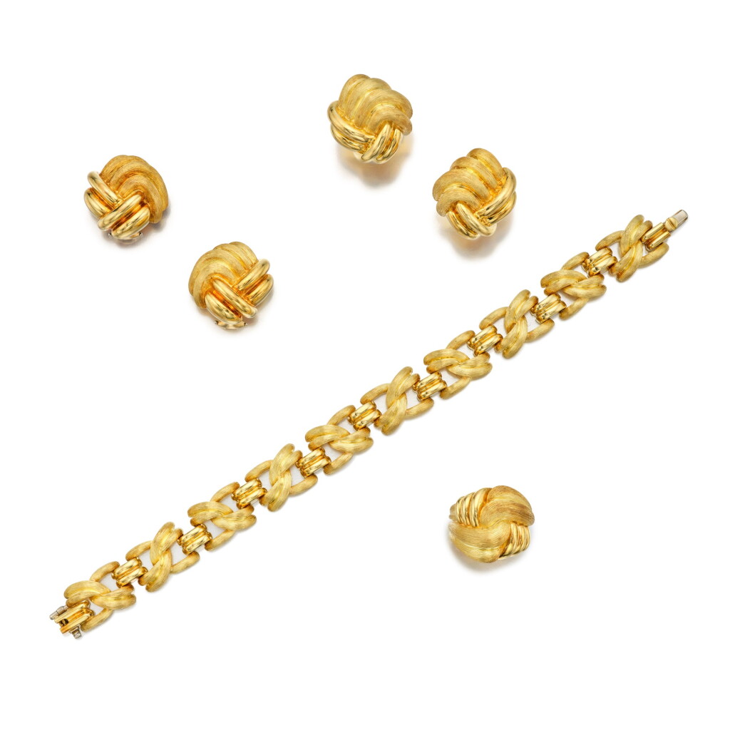 View full screen - View 1 of Lot 297. Suite of Gold Jewels.