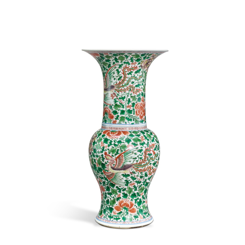 全螢幕檢視 - 查看895A famille-verte 'phoenix and peony' vase, Qing dynasty, Kangxi period | 清康熙 五彩穿花鳳紋鳳尾尊的1