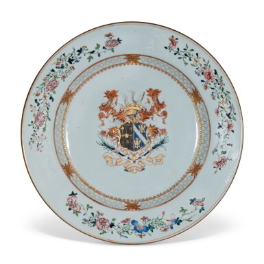 View full screen - View 1 of Lot 229. A Chinese Export Armorial Charger, Qing Dynasty, Yongzheng Period, Circa 1732 | 清雍正 約1732年 粉彩紋章圖大盤.