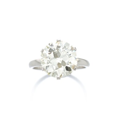 View full screen - View 1 of Lot 960. Diamond ring.