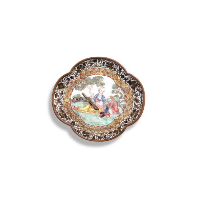 View full screen - View 1 of Lot 3576. A Canton enamel 'foreigners and guqin' saucer dish, Qing dynasty, 18th century | 清十八世紀 銅胎畫琺瑯洋人鼓琴圖委角小碟.