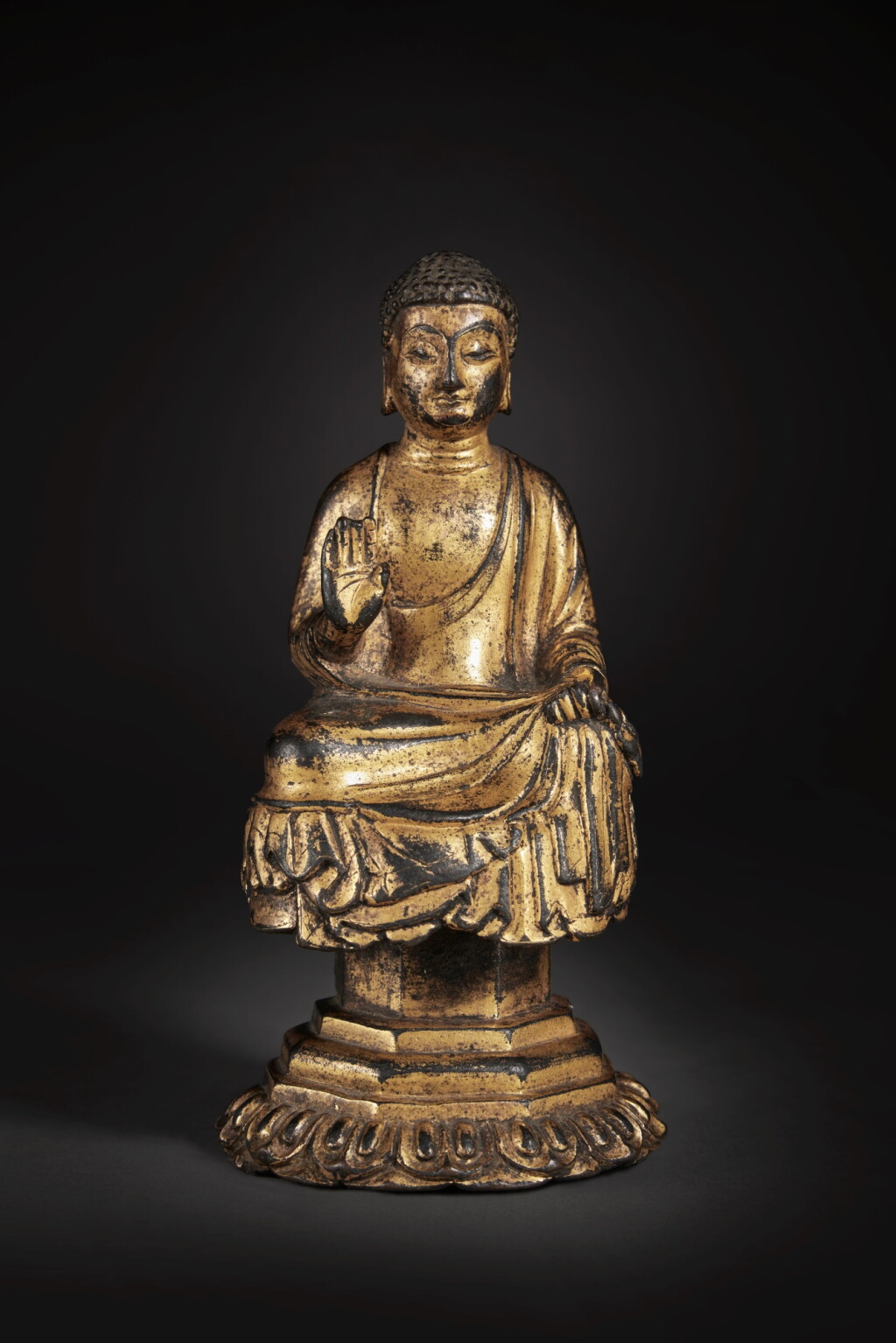 View full screen - View 1 of Lot 160. A rare gilt-bronze seated figure of Shakyamuni Buddha, Northern Qi – Sui dynasty.
