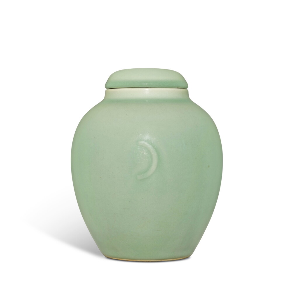 View full screen - View 1 of Lot 704. A celadon-glazed ovoid jar and cover, Seal mark and period of Qianlong | 清乾隆 粉青釉月牙耳蓋罐 《大清乾隆年製》款.