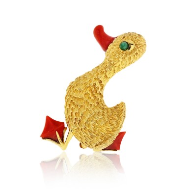 View full screen - View 1 of Lot 54. CARTIER | GOLD, CORAL AND EMERALD BROOCH.