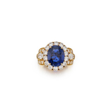 View full screen - View 1 of Lot 23. Van Cleef & Arpels | Sapphire and Diamond Ring 梵克雅寶 藍寶石配鑽石戒指.