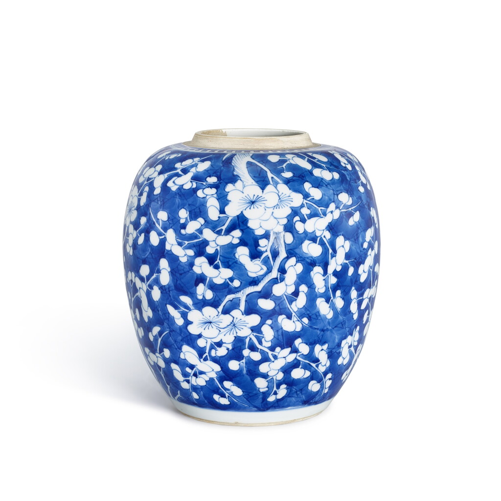 View full screen - View 1 of Lot 858. A blue and white 'prunus' ginger jar, Qing dynasty, Kangxi period | 清康熙 青花冰梅紋罐.