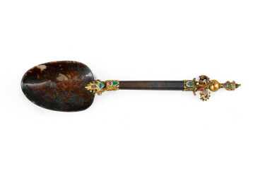 View full screen - View 1 of Lot 519. A probably German jasper, silver-gilt, emerald, ruby, red and green stones spoon, circa 1650 | Cuillère en jaspe, vermeil, émeraudes, rubis et pierres vertes et rouges, probablement Allemagne vers 1650.