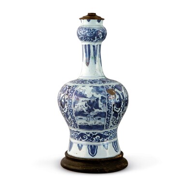 View full screen - View 1 of Lot 531. A DUTCH DELFT BLUE AND WHITE BOTTLE VASE, CIRCA 1700.